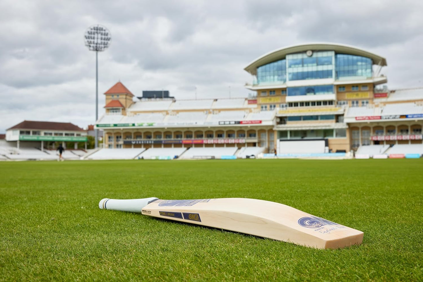 GM Brava 606 English Willow Cricket Bat, Adult Size - Short Handle, Fully Knocked and Ready to Play with Toe Guard and Face Sheet