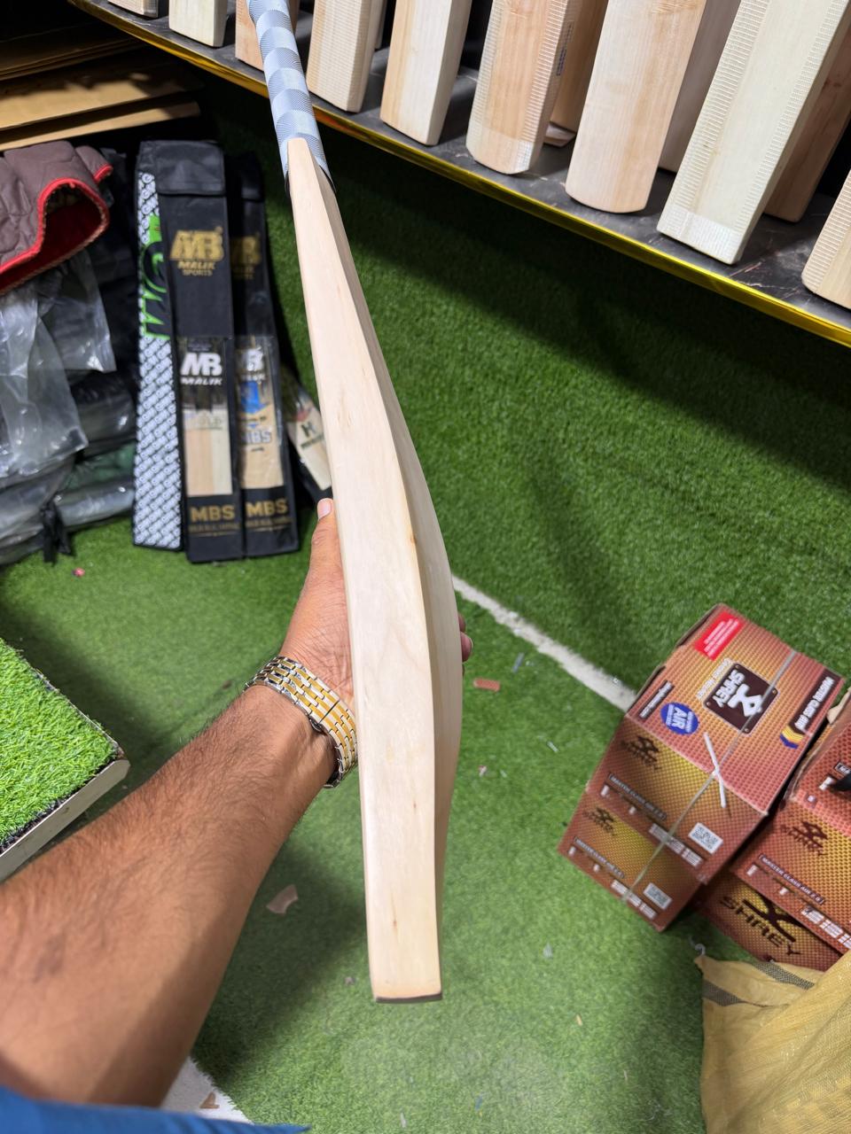 The Custom Masterclass: Grade 1 English Willow Cricket Bat