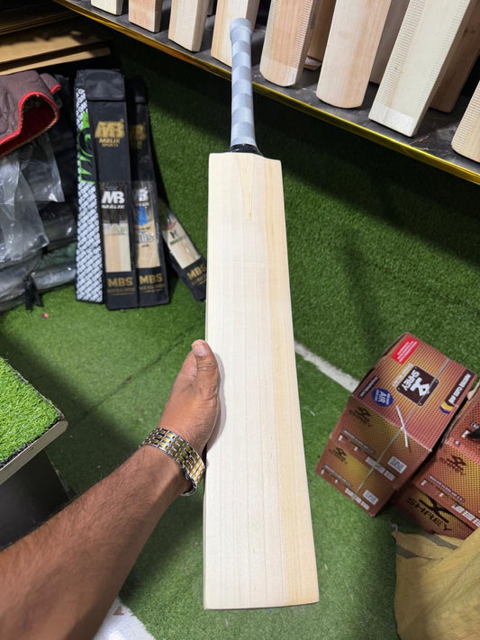The Custom Masterclass: Grade 1 English Willow Cricket Bat