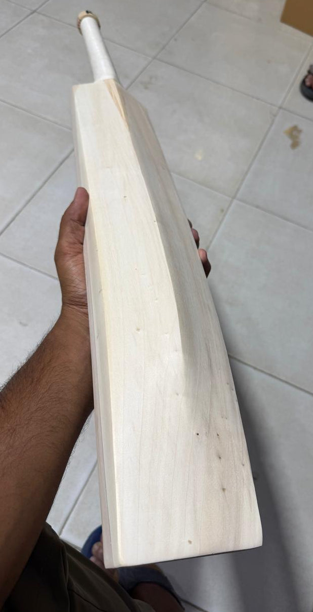 The Hybrid Powerhouse: Dual-Layer Rubber & English/Kashmir Willow Cricket Bat