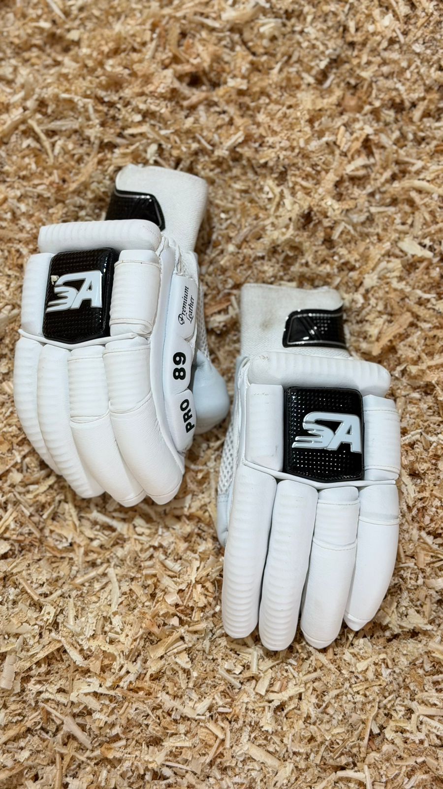 CRICKET GLOVES