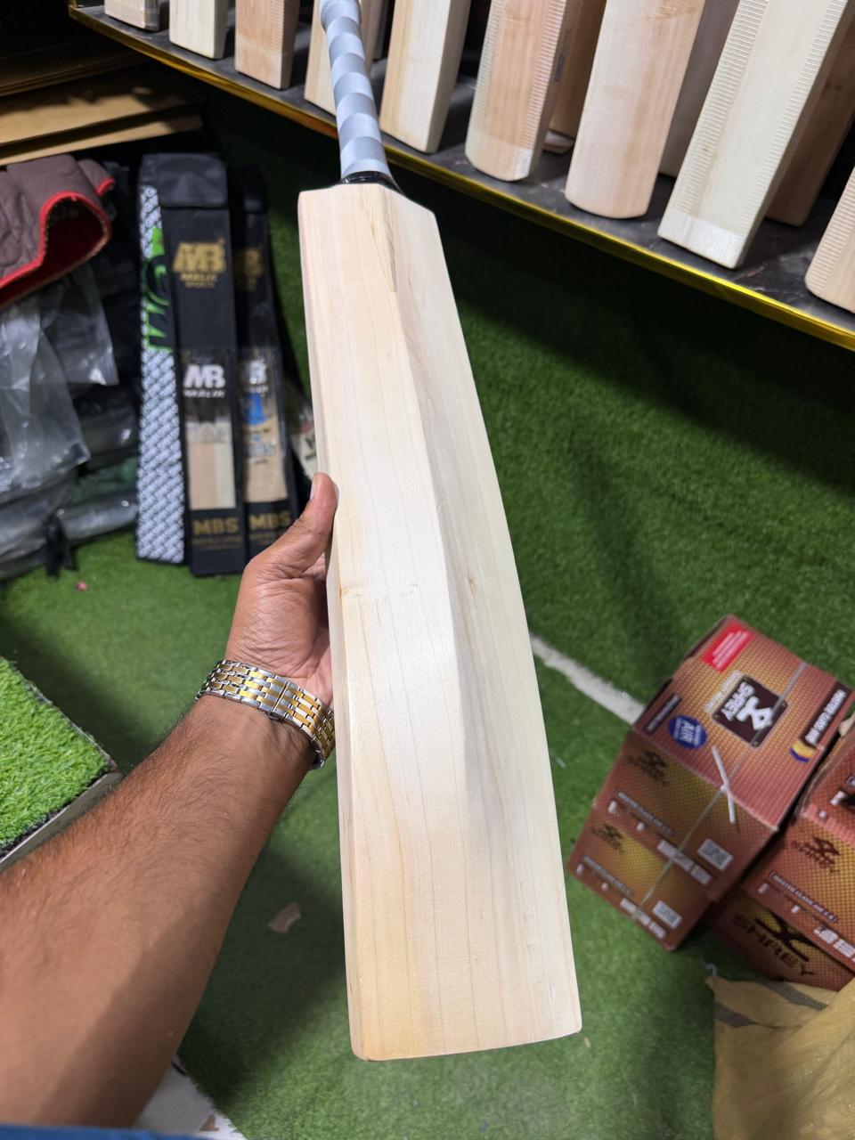 The Custom Masterclass: Grade 1 English Willow Cricket Bat