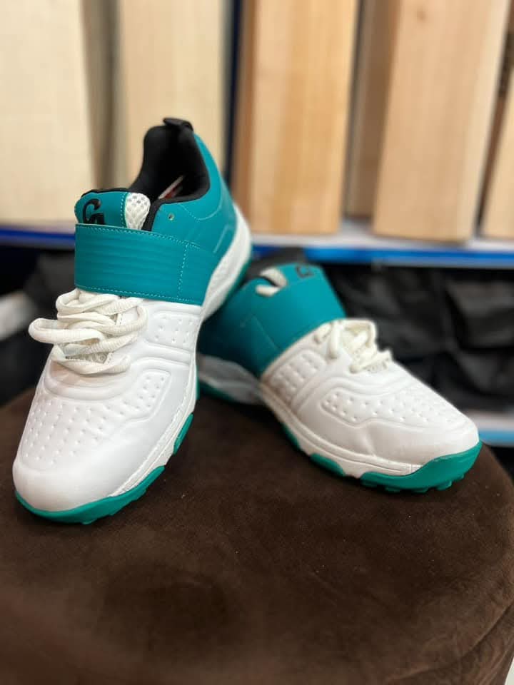 CA JR20 Cricket Grippers / Studs