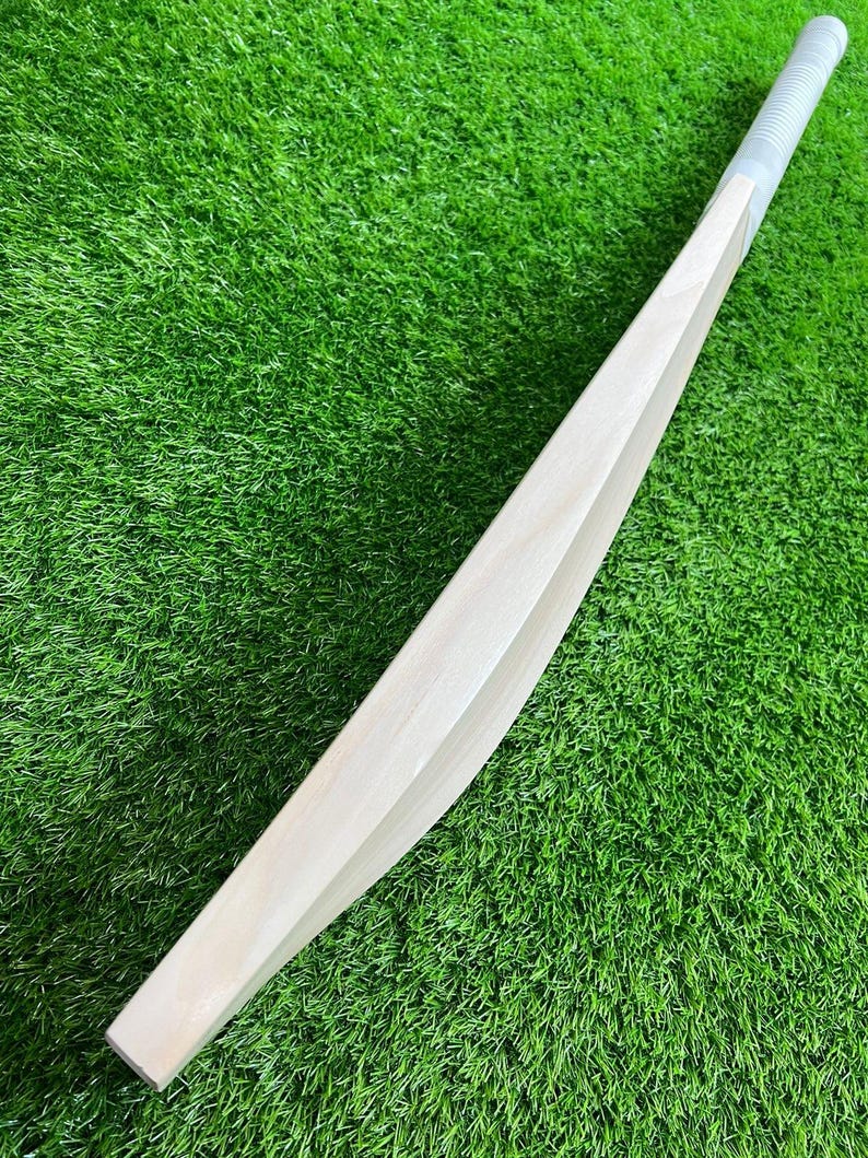 Custom Engraved English Willow Cricket Bat: Personalized Gift